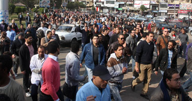 الأمن يحاصر مئات المتظاهرين بـ"ميدان الممر" فى الإسماعيلية