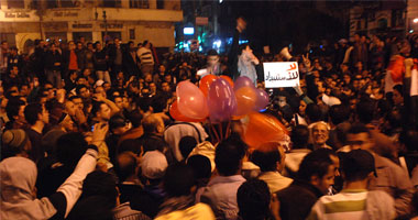 بالفيديو ..الأمن المركزى يقتحم ميدان التحرير.. والمجلس العسكرى يتعهد بالحزم لمواجهة أى عمل أو إجراء قد يضر بأمن وسلامة الوطن والمواطنين