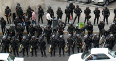 الشرطة الإيرانية تعتقل 67 شخصا فى إطار حملة ضد الفساد
