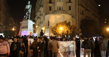 تزايد الأعداد بميدان طلعت حرب استعدادا لتظاهرات 31 أغسطس