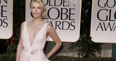 بالصور.. فساتين "جولدن جلوب" 2012.. أشكال وألوان وأناقة وجمال