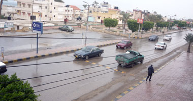 بالصور.. الأمطار تغرق شوارع العريش وتوقف حركة الصيد 