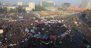  عمال حلوان يتوجهون لـ"التحرير".. ويطالبون بـ"الحريات النقابية"