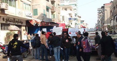 محتجون بالسنانية يطالبون بإسقاط نواب دمياط 