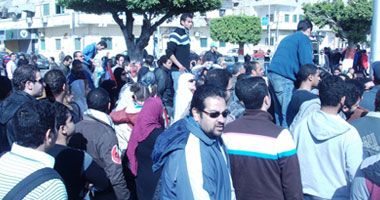 بالصور.. المئات فى الإسماعيلية يطالبون برحيل العسكر