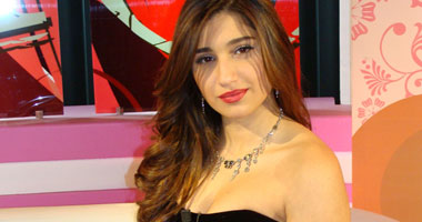 اللبنانية ناتاشا تضم الديو الذى يجمعها بمدحت صالح فى ألبومها الجديد