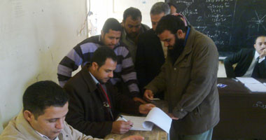 مرشح بالقاهرة يعلن انسحابه من الانتخابات أمام مسجد التوحيد