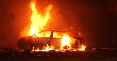 فيديو.. حريق هائل فى سيارة ملاكى على طريق "شبرا - بنها"