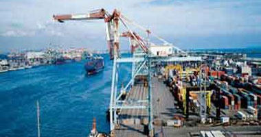 ميناء الإسكندرية يستقبل 161 سفينة محملة بالقمح والخشب والبوتاجاز