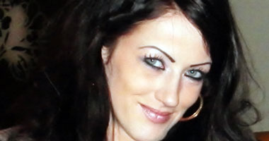 شخص يتعدى بالضرب على صديقته النرويجية ويصيبها بعاهة مستديمة 