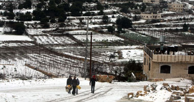 لبنان يودع عام 2015 بأشجار الميلاد والثلوج