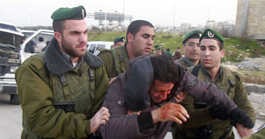 الصحة الفلسطينية: إصابة فلسطينى بجراح خطيرة فى مواجهات مع القوات الإسرائيلية