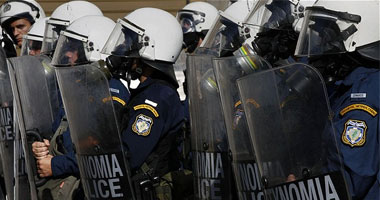 جماعة فوضوية باليونان تحاول اقتحام وزارة حماية المواطن