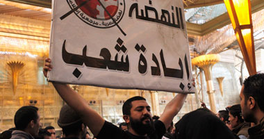 متظاهرو محطة مصر يطالبون برحيل "قنديل" بسبب حادث البدرشين
