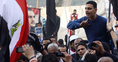 مسيرة تجوب ميدان التحرير.. والهتافات تتعالى برحيل مرسى