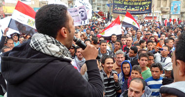 بالصور.. مسيرة من "الأربعين" لديوان محافظة السويس للمطالبة بإسقاط "مرسى"