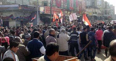 توافد العشرات على ساحة الشهداء بالغربية للمشاركة فى مليونية "كش ملك"