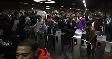 "النقل" تطالب المتظاهرين بالابتعاد عن المترو مراعاة لمصالح الركاب