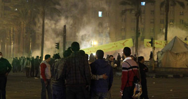 توقف الاشتباكات بين قوات الأمن ومتظاهرى التحرير فى شارع القصر العينى