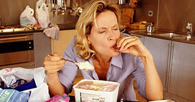 دراسة بريطانية: الرجال يتناولون طعامهم أسرع من النساء