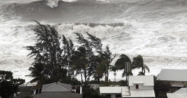 العاصفة "فانس" تتحول لإعصار قد يهدد ساحل المكسيك على المحيط الهادى
