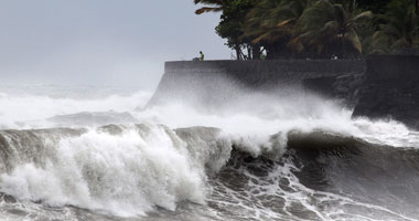 رياح الإعصار "جونزالو" تضرب جزيرة برمودا بسرعة 185 كلم