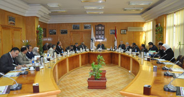 جامعة كفر الشيخ تستعين بجهاز التعرف على المعادن لكشف المفرقعات