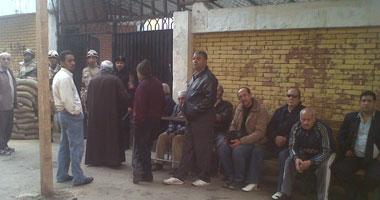 مشادة بين ضابط وناخب أمام لجنة المغتربين بمدينة نصر 