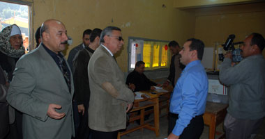 بالصور.. محافظ سوهاج يتفقد عدداً من اللجان بالمراكز 