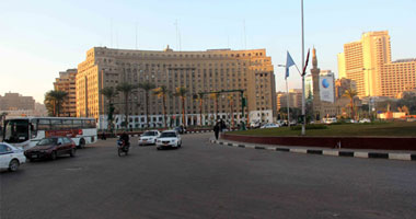 قوات الجيش تدفع بمدرعتين لتأمين ميدان التحرير من ناحية سيمون بوليفار