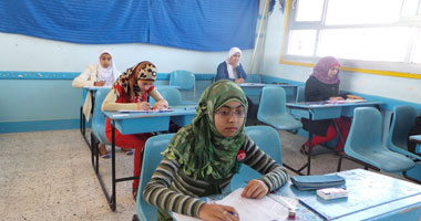 طلاب "الإعدادية" بجنوب سيناء: امتحان الهندسة سهل