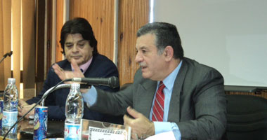 نائب رئيس جامعة بنها يطالب بإنشاء وزارة متخصصة لإدارة قناة السويس