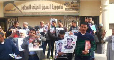 مصطفى بكرى يقدم التحية للمرأة: تغلبت على الظروف وقالت نعم للدستور