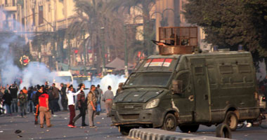 بالفيديو.. الأمن والأهالى يواجهون إرهاب الإخوان فى المطرية.. "الإرهابية" تحاول الاعتصام لتكرار مأساة "رابعة".. عناصرها يطلقون النار على الشرطة ويحرقون سيارة ملاكى ومبنى مستحضرات طبية بـ"المولوتوف"