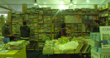 إغلاق دار القمرى وبعض الناشرين بسور الأزبكية لتزوير الكتب بالمعرض