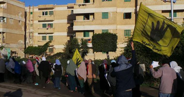 الإخوان ينطلقون بمسيرة من أمام مسجد السادات تجوب شوارع حلوان