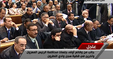 "مرسى" يخطب أمام المحكمة عقب السماح له بالحديث.. ويدفع بعدم اختصاصها ويناشد القضاة البعد عن السياسة.."المعزول": إذا أردتم التحقيق معى يجب أخذ إذنى كرئيس للبلاد وأنا من أحدد المكان والزمان