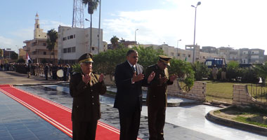 مدير أمن البحيرة يضع إكليل الزهور على النصب التذكارى لشهداء الشرطة