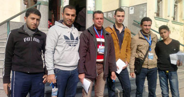 بالصور.. تواصل حملات المتطوعين لتوفير الدم بمستشفى العريش