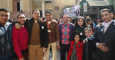 "المصريين الأحرار" بسوهاج يهنئ الأقباط بالعيد ويزور الأنبا باخوم 