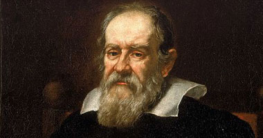 جاليليو يراقب القمر لأول مرة باستخدام التلسكوب عام 1609.. ما الذى جرى؟