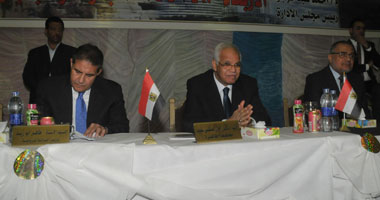 محافظ القاهرة ووزير الرياضة فى مؤتمر لتأييد الدستور بروض الفرج