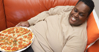"الأكل ببطء وتناول الفاكهة والوقوف" نصائح مهمة لإنقاص الوزن
