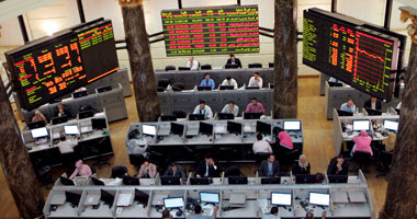البورصة المصرية تواصل تراجعها بمنتصف التعاملات بضغوط مبيعات أجنبية