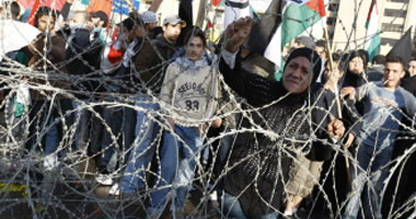 فلسطينيون يتظاهرون ضد مصر فى جنوب لبنان