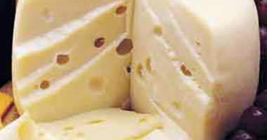 ضبط كميات كبيرة من الجبن الفاسد قبل التلاعب بتاريخ الصلاحية فى بورسعيد 
