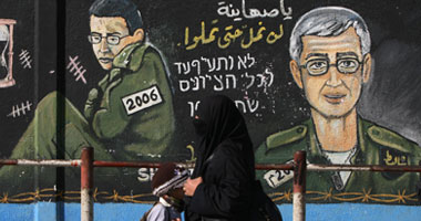 لوحات فنية تجسد تاريخ جهاد "حماس"
