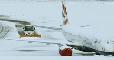 الجليد والثلوج تضرب بريطانيا وإغلاق مطار مانشستر