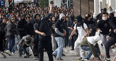 اشتباكات بين الشرطة ومتظاهرين فى اثنيا احتجاجا على تغيير اسم مقدونيا
