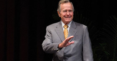 نقل الرئيس الأمريكى الأسبق جورج بوش الأب للمستشفى